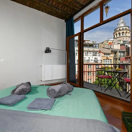 Galata Tower At Your Fingertips Private Balconies Hytte Istanbul