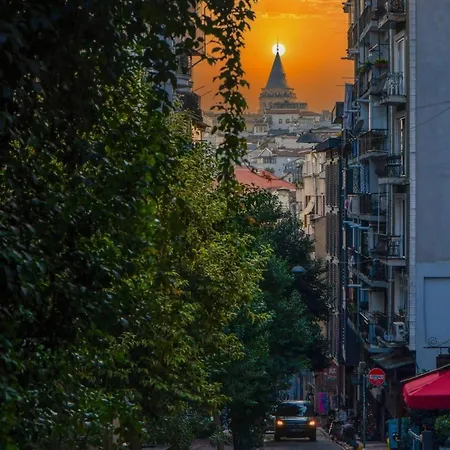 Galata Tower At Your Fingertips Private Balconies 롯지 이스탄불