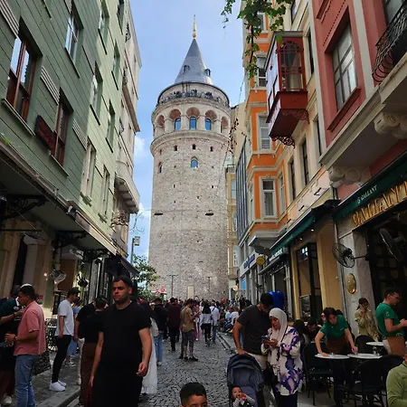 Galata Tower At Your Fingertips Private Balconies Hytte Istanbul